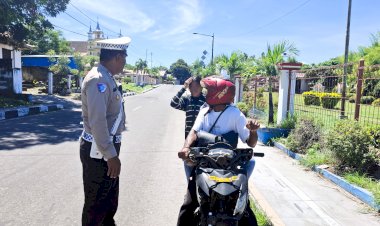 Tingkatkan-Kesadaran,-Satlantas-Polres-Flotim-Ajak-Warga-Tertib-Berlalu-Lintas