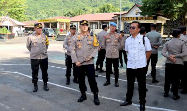Kapolres-Flores-Timur-Cek-Kesiapan-Sebelum-Latihan-Dalmas