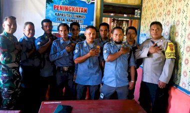 Bripka-Marno-Berikan-Pembekalan-dalam-Peningkatan-Kapasitas-Linmas-Desa-Nawokote