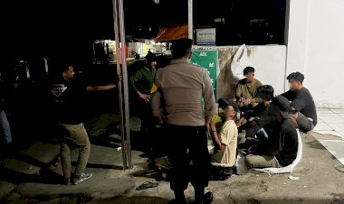 Operasi-Pekat,-Polres-Flotim-Tegur-Pemuda-Konsumsi-Miras-dan-Imbau-Jaga-Keamanan