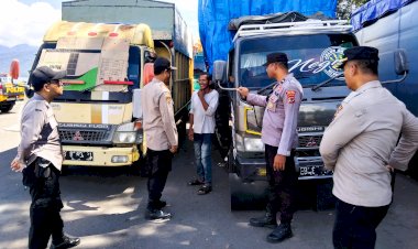Pastikan-Tak-Ada-Peredaran-Miras,-Polres-Flotim-Gelar-Operasi-Pekat-2025-di-Pelabuhan-Ferry