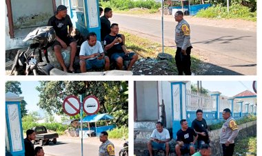 Cegah-Adanya-Aksi-Premanisme,-Bripka-Hans-Sambangi-Sopir-Angkot-di-Terminal-Lamawalang