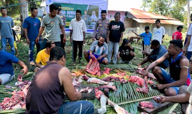 Qurban-Perdana-Kapolres-Flores-Timur-Bikin-Warga-Desa-Samasoge-Terharu:-‘Tak-Pernah-Kami-Duga!