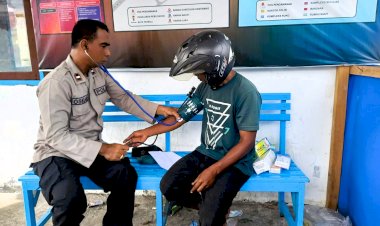 Sambut-Hari-Bhayangkara-ke-79,-Polres-Flotim-Gelar-Pemeriksaan-Kesehatan-Gratis-untuk-Tukang-Ojek-di-Larantuka