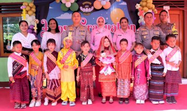 Ketua-Yayasan-dan-Kapolres-Flotim-Hadiri-Pelepasan-Siswa-TK-Kemala-Bhayangkari-06-Larantuka