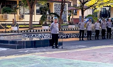 Waka-Polres-Flotim-Tekankan-Disiplin-dan-Komitmen-Pelayanan-Publik-dalam-Apel-Rutin-Mingguan