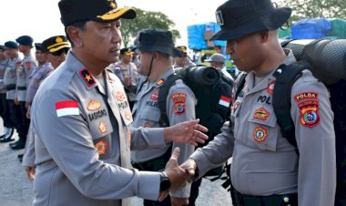 Polri-untuk-Masyarakat:-Polda-NTT-Kirim-puluhan-Personel-BKO-ke-Flotim,-Tanggap-Cepat-Erupsi-Gunung-Lewotobi