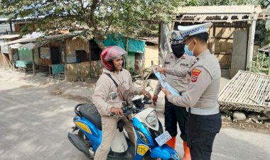 Polres-Flotim-Sigap-Atasi-Dampak-Erupsi-Lewotobi:-Jalan-Dibersihkan-Masker-Dibagikan