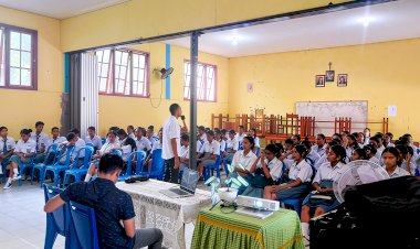 Bangun-Kesadaran-Sejak-MPLS,-Polres-Flotim-Sosialisasikan-Dampak-Narkoba-dan-Bullying-ke-Pelajar