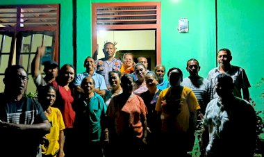 Bangun-Kepercayaan-Warga,-Aipda-Iron-Setu-Lakukan-Tatap-Muka-di-RT-07-Kelurahan-Lokea