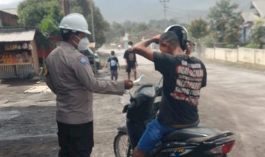 Himbauan-Humanis-Polri-dan-giat-mitigasi-lainnya-kepada-warga-Terdampak-Gunung-Lewotobi-Laki-laki