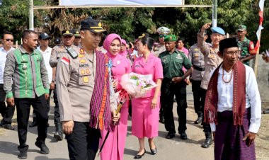 Kapolres-Flotim-Kunjungi-Polsek-se-Daratan-Adonara:-Perkuat-Sinergi,-Dekatkan-Polisi-dengan-Masyarakat