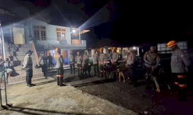 Tim-K9-yang-Dikerahkan-oleh- Kapolda-NTT-Telah-Tiba-di-Kecamatan-Mauponggo,-Kabupaten-Nagekeo-untuk-Membantu-Pencarian-Korban-yang-Hilang-Akibat-Banjir-Bandang