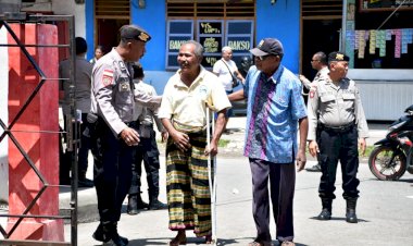 Bakti-Kesehatan-dan-Baksos-Bhayangkari-Masih-Berlangsung,-Kapolres-Ende-Pimpin-Langsung-Pengamanan-Hingga-Tuntas