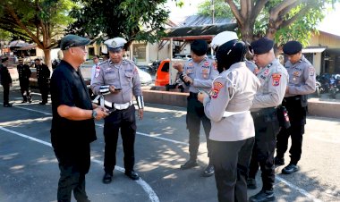 Humas-Polres-Flores-Timur-Kembali-Sosialisasikan-Peran-Kehumasan-dan-Pencegahan-Kejahatan-Siber-kepada-Anggota
