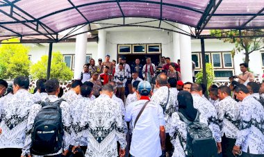 Aspirasi-Guru-Menggema-di-DPRD,-Polres-Flores-Timur-Pastikan-Aksi-Berjalan-Aman