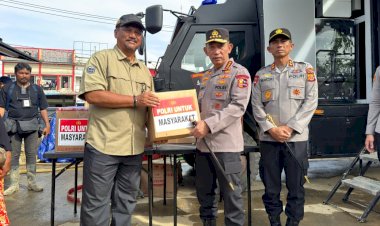 Kapolri-Tinjau-Posko-Pengungsian-di-Aceh-Tamiang,-Salurkan-Bantuan-ke-Korban-Bencana