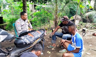 Menjelang-Natal-dan-Tahun-Baru,-Bhabinkamtibmas-Pledo-Pererat-Sinergi-dengan-Masyarakat