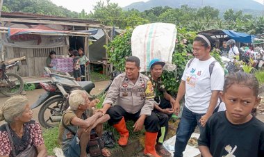 ‎Patroli-Pasar-Boru,-Bhabinkamtibmas-Imbau-Warga-Tertib-Jelang-Natal-dan-Tahun-Baru