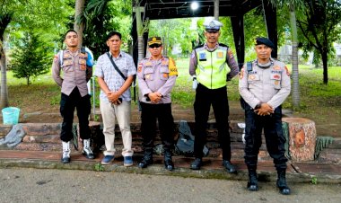 Wakapolres-Flores-Timur-Cek-Personel-Pos-Pam-Gereja,-Pastikan-Ibadah-Aman-dan-Kondusif