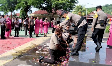 Momentum-di-Akhir-Tahun,-45-Personel-Polres-Flores-Timur-Resmi-Naik-Pangkat