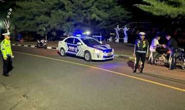Patroli-Lampu-Biru-Satlantas-Polres-Flotim-Jaga-Keamanan-Lalu-Lintas-Kota-Larantuka-di-Malam-Akhir-Pekan