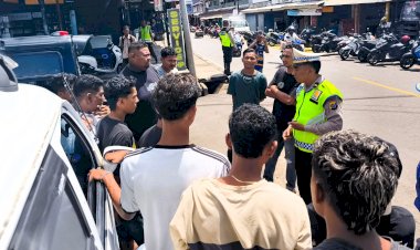 Polantas-Menyapa,-Satlantas-Polres-Flotim-Sosialisasi-Keselamatan-ke-Sopir-Angkot