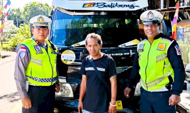 Tekan-Risiko-Kecelakaan,-Satlantas-Polres-Flotim-Lakukan-Ramp-Check-Bus