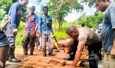 Polisi-dan-Warga-Bersatu,-Plat-Deker-Darurat-Bangkitkan-Akses-Desa