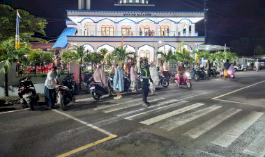 Pengamanan-Sholat-Tarawih,-Polres-Flotim-Kawal-Ibadah-Hingga-Usai