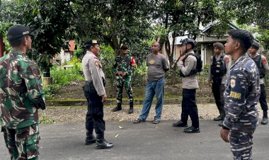 Warga-Apresiasi-Patroli-Gabungan-di-Wilayah-Nara-Sosima-dan-Waiburak