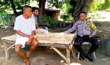 Door-to-Door-System,-Bhabinkamtibmas-Lewobelolong-Ajak-Warga-Jaga-Kamtibmas