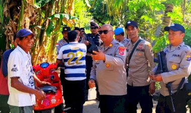 Patroli-Humanis-Menembus-Permukiman-dan-Pesisir,-Polres-Flotim-Ajak-Warga-Rawat-Kedamaian