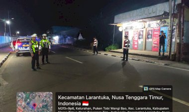 Menyapa-Malam-dengan-Kepedulian,-Patroli-Polres-Flores-Timur-Jaga-Ketenangan