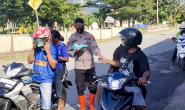 Hadir-dengan-Kepedulian,-Personel-Polsek-Wulanggitang-Sapa-Warga-Lewat-Aksi-Humanis