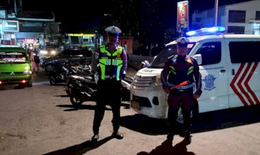 Patroli-Lampu-Biru-Satlantas-Polres-Flores-Timur,-Hadir-Menjaga-Malam-Tetap-Aman-dan-Tertib