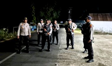 Patroli-Jalan-Kaki-Polres-Flores-Timur-Jaga-Kondusivitas-Wilayah-Adonara-Timur