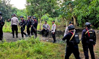 Kompi-1-Batalyon-B-Satbrimob-Polda-NTT-Dukung-Upaya-Polres-Flores-Timur-Jaga-Kondusivitas-Dusun-Bele