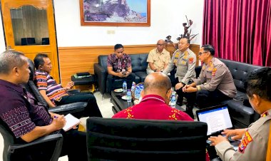 Kapolres-Flores-Timur-Didampingi-AKBP-Gede-Putra-Yase-dan-Bupati-Flotim-Lakukan-Percepatan-Rekonsiliasi-Pasca-Konflik-di-Adotim-Sesuai-Arahan-Wakapolda-NTT
