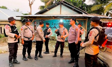 Usai-Silaturahmi,-Kapolres-Flores-Timur-Sapa-Personel-Pengamanan-di-Adonara-Timur