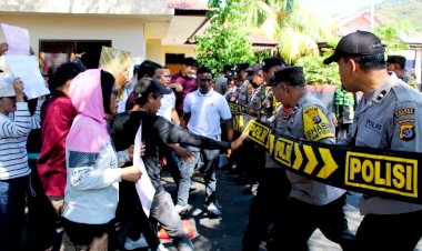 Asah-Kesiapsiagaan,-Polres-Flores-Timur-Simulasikan-Sispam-Mako-dan-Dalmas