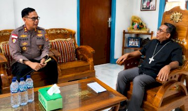 Jaga-Harmoni-dan-Kebersamaan,-Kapolres-Flotim-Silaturahmi-ke-Uskup-Larantuka