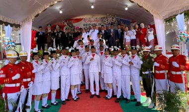 Kemerdekaan-dan-Kepedulian,-Kapolres-Flores-Timur-Bersama-Forkopimda-Hadiri-Upacara-HUT-RI-ke-81