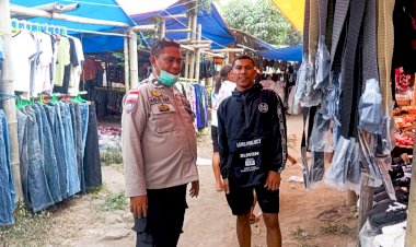 Patroli-di-Pasar-Boru,-Bhabinkamtibmas-Ajak-Warga-Waspada-Gempa-dan-Aktivitas-Lewotobi