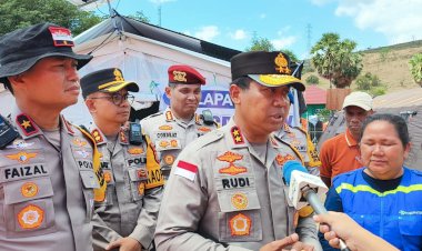 Di-Tengah-Gempa,-Lahir-Gempita:-Kapolda-NTT-Sambangi-Bayi-yang-Lahir-Saat-Bencana-di-RSUD-Aeramo