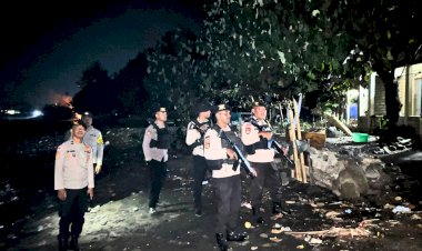 Dari-Gang-dan-Lorong-Wailingo,-Polres-Flotim-Tebarkan-Pesan-Damai-dan-Ketenangan