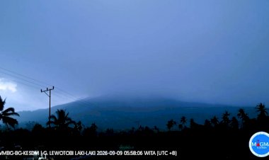 Update-Aktivitas-Gunung-Lewotobi-Laki-laki,-Polres-Flotim-Imbau-Warga-Tetap-Tenang-dan-Waspada