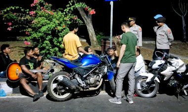 Patroli-Malam-Polres-Flotim,-Sapa-Warga-dan-Jaga-Larantuka-Tetap-Kondusif