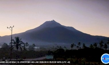 Tetap-Tenang,-Tetap-Waspada,-Polres-Flotim-Sampaikan-Pantauan-Pagi-Lewotobi-Masih-Siaga
