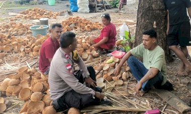 Tak-Harus-Formal,-Bhabinkamtibmas-Hurung-Sapa-Warga-Lewat-Dialog-Santai